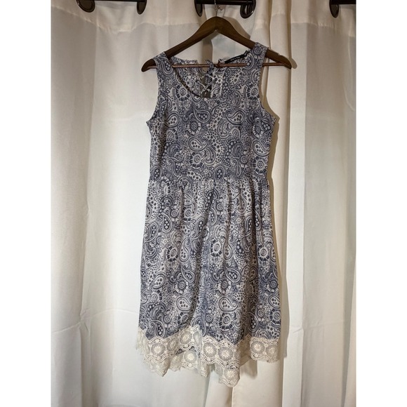 Doe & Rae Dresses & Skirts - Doe & Rae Blue White Paisley Lace Trim Mini Dress Lace Up Back S# 3012D Womens M